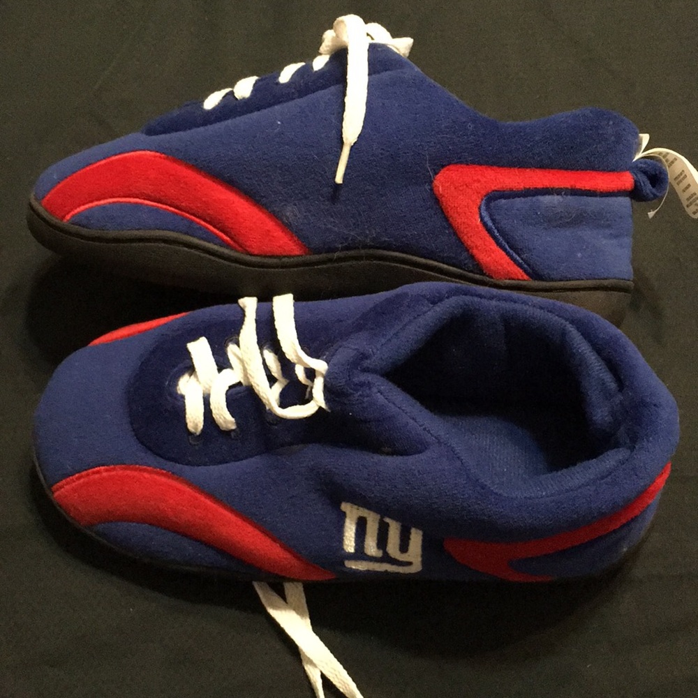NY Giants slippers men sz 5/6 lightly used cool.